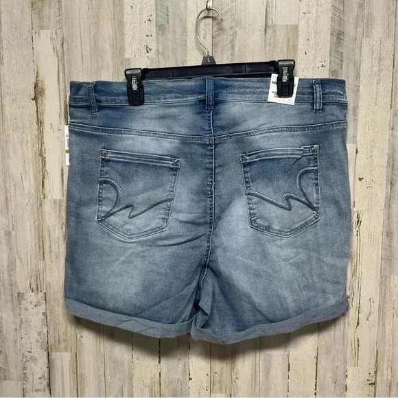 Wallflower Jean Shorts Sassy High Rise Shorty Shorts Size 22 NWT
A2 - Picture 5 of 7